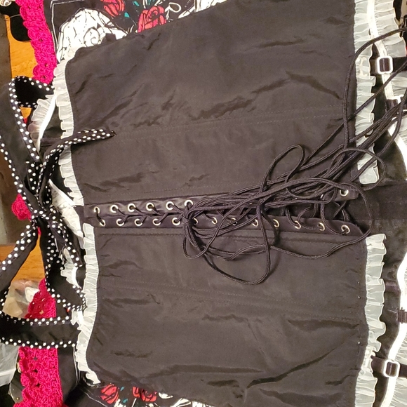 Black wuth white accents pinup halter corset size 38 large. - Picture 3 of 6